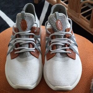 OluKai Mio Li Athletic "Misty Gray/Poi" colorway